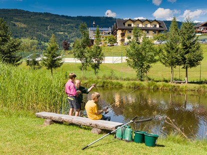 Familienhotel - Pools: Innenpool - Österreich - Teich - Die Seitenalm