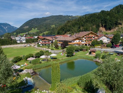 Familienhotel - Garten - Tirol - Furtherwirt mit Bio-Badeteich - Familotel Landgut Furtherwirt
