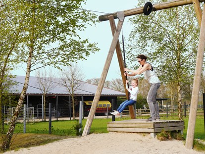 Familienhotel - Kinderbetreuung in Altersgruppen - Nordrhein-Westfalen - Spielplatz - Familotel Landhuus Laurenz