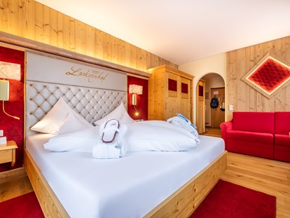Familienhotel - Babyphone - Salzburg - Unser beliebtes Herzogzimmer besticht durch eine angenehme Größe für Sie und Ihre Familie!  - Schlosshotel Lacknerhof****S Flachau