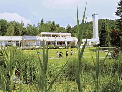 Familienhotel - Spielplatz - Allgäu - Ferienclub Maierhöfen mit großer Gartenanlage - Ferienclub Maierhöfen