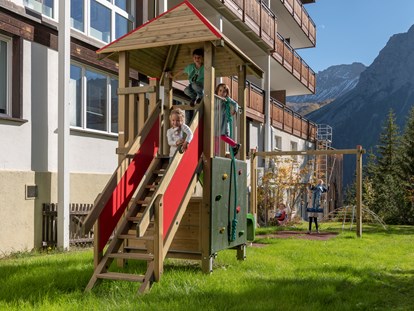 Familienhotel - Wellnessbereich - Schweiz - Kinder Spielplatz - Sunstar Familienhotel Arosa - Sunstar Hotel Arosa