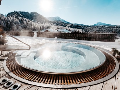 Familienhotel - Pools: Schwimmteich - Italien - Hotel und Reiterhof Obereggen