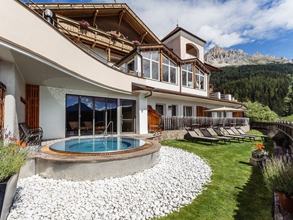 Familienhotel - Pools: Schwimmteich - Italien - Hotel und Reiterhof Obereggen