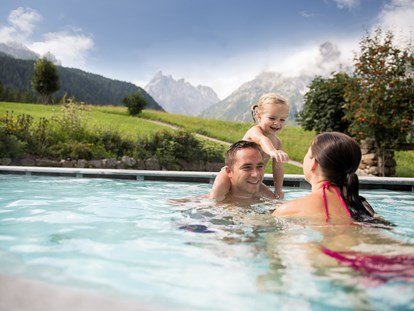 Familienhotel - Ponyreiten - Südtirol - Family Resort Rainer