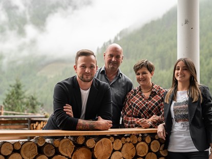 Familienhotel - Sauna - Südtirol - Familie Gamper | Ihre Gastgeber - Aktiv & Familienhotel Adlernest