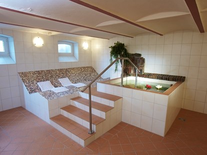 Familienhotel - Ausritte mit Pferden - Niedersachsen - Sauna mit Tauchbecken und Ruheraum - Frieslandstern - Ferienhof und Hotel