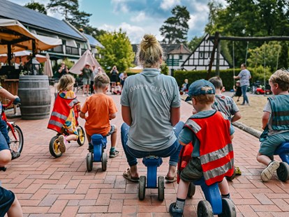 Familienhotel - Kinderbetreuung in Altersgruppen - Mecklenburg-Vorpommern - Wettrennen - Familotel Borchard's Rookhus
