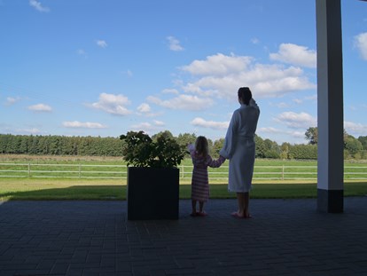Familienhotel - Ausritte mit Pferden - Niedersachsen - Die Aussicht genießen - Gut Landegge Familotel Emsland