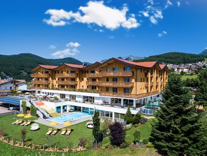 Familienhotel - Sauna - Südtirol - Außenansicht - Family Home Alpenhof