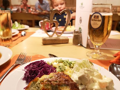 Familienhotel - Kinderbetreuung in Altersgruppen - Deutschland - Lecker Abendessen - Hotel Sonnenhügel Familotel Rhön