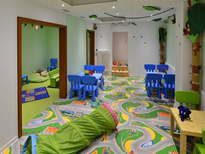 Familienhotel - Kinderbetreuung in Altersgruppen - Deutschland - Dauerspielraum für kleinere Kinder - Hotel Sonnenhügel Familotel Rhön