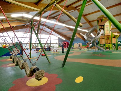 Familienhotel - Kinderbetreuung in Altersgruppen - Deutschland - Indoor-Spielplatz - Hotel Sonnenhügel Familotel Rhön