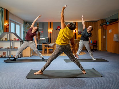 Familienhotel - Kinderwagenverleih - Deutschland - Yoga - offen für neues
 - Familotel Mein Krug