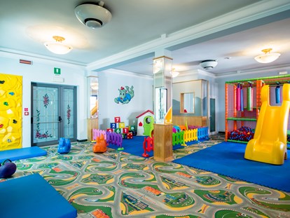 Familienhotel - Pools: Schwimmteich - Italien - Color Metropolitan Family Hotel