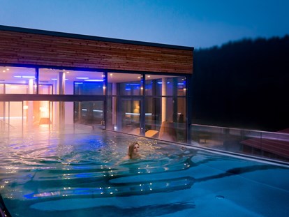 Familienhotel - Pools: Infinity Pool - Bayerischer Wald - Infinity Pool - Familotel Schreinerhof