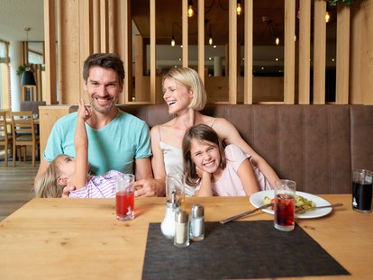 Familienhotel - Kinderbetreuung in Altersgruppen - Deutschland - Familienzeit ist die beste Zeit - Familotel Schreinerhof