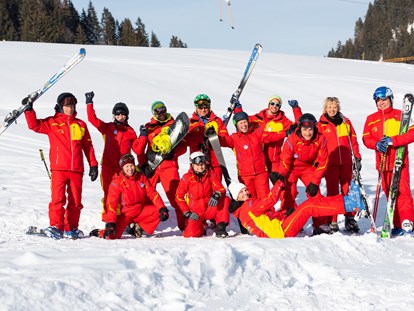 Familienhotel - Kinderbetreuung in Altersgruppen - Deutschland - Skilehrer Skischule - Familotel Spa & Familien-Resort Krone