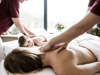 Familienhotel - Preisniveau: gehoben - Allgäu - Massageangebote  für Klein und Groß - Familotel Allgäuer Berghof