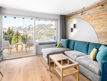 Familienhotel - Kletterwand - Bayern - Familiensuite mit zwei eigenen Kinderzimmern - Familotel Allgäuer Berghof