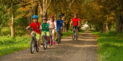 Familienhotel - Garten - Mecklenburg-Vorpommern - Bei Germany For Kids Fahrradtouren benutzen wir die zahlreichen Rad- und Feldwege der Region - Germany For Kids Kinderferienhotel Schloss Leizen