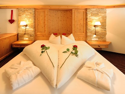 Familienhotel - Garten - Tirol - Zimmer mit Doppelbett - Alpenhotel Kindl