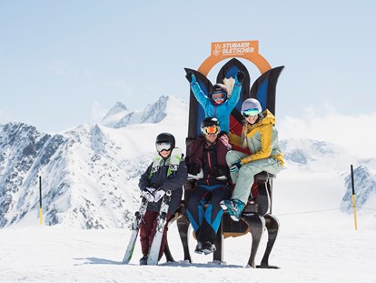 Familienhotel - Award-Gewinner - Tirol - Familie auf dem Stubaier Gletscher - Alpenhotel Kindl