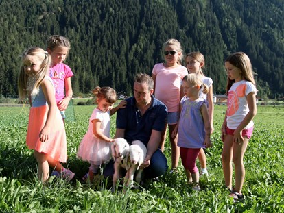 Familienhotel - Garten - Tirol - Kinder auf dem Bauernhof - Alpenhotel Kindl