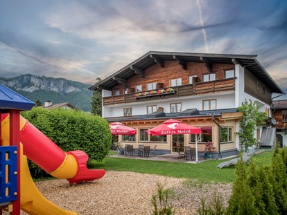 Familienhotel - Garten - Tirol - Familienhotel Central mit Spielplatz - Familienhotel Central 