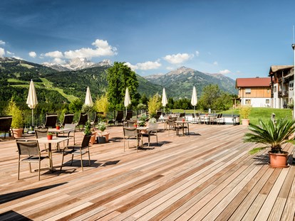 Familienhotel - Skikurs direkt beim Hotel - Kärnten - Panoramaterrasse - Familienresort & Kinderhotel Ramsi