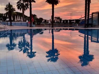 Familienhotel - Schwimmkurse im Hotel - Italien - Loano 2 Village - Hotel & Residence