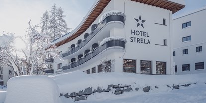 Familienhotel - Verpflegung: Halbpension - Schweiz - Aussenansicht Winter - Hotel Strela