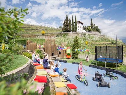 Familienhotel - Sauna - Südtirol - 3.500m² Abenteuer-Spielplatz für Spiel und Spaß  - DAS GRAFENSTEIN Familienresidence & Suiten