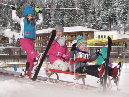 Familienhotel - Garten - Tirol - Skikinder - Familienresort Buchau