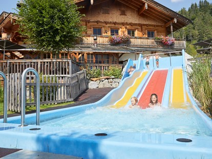 Familienhotel - Pools: Schwimmteich - Österreich - Wasserrutsche  - Familienparadies Sporthotel Achensee****
