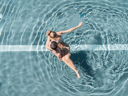 Familienhotel - Schwimmkurse im Hotel - Italien - 11 Pools mit über 580 m² Wasserfläche - Feldhof DolceVita Resort