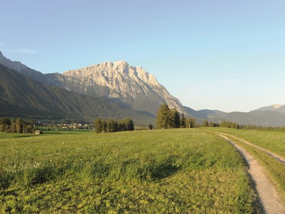 Familienhotel - Ponyreiten - Tirol - Die wunderschöne Umbebung erkunden - Der Stern - Das nachhaltige Familienhotel seit 1509