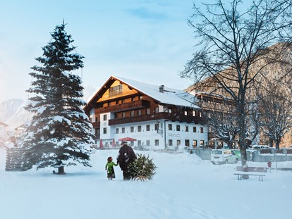 Familienhotel - Garten - Tirol - Familien-Landhotel STERN im Winter - Der Stern - Das nachhaltige Familienhotel seit 1509