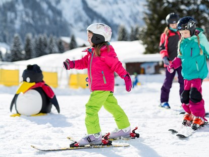 Familienhotel - Pools: Innenpool - Österreich - Kinder-Skischule nur 150 m entfernt - Familotel Kaiserhof****