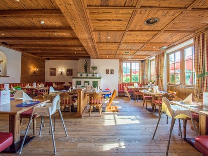 Familienhotel - Ponyreiten - Tirol - Bauernstube - Hotel babymio