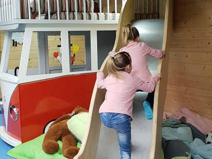 Familienhotel - Babybetreuung - Österreich - Wir testen den Hintertuxerhof  https://mamablog-mamamichi.com/2019/03/13/herzliches-entspannendes-und-wunderschoenes-kinderhotel-direkt-am-hintertuxer-gletscher-das-ist-echter-urlaub-fuer-alle/ - Kinder- & Gletscherhotel Hintertuxerhof