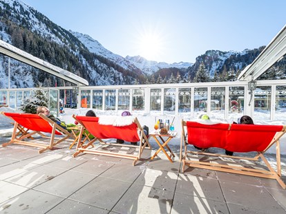 Familienhotel - Wellnessbereich - Tirol - Sonnenterrasse - Kinder- & Gletscherhotel Hintertuxerhof