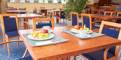 Familienhotel - Teenager-Programm - Ostsee - Im Restaurant Rossini genießen Sie ein tägliches Frühstücks- oder Abendbuffet. Oder schlemmen Sie sich durch die umfangreiche à la Carte Karte - Arkona Strandhotel