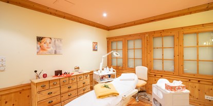Familienhotel - Sauna - Mecklenburg-Vorpommern - Beauty- und Spa Bereich mit einem beispielshaften Behandlungsraum  - Arkona Strandhotel