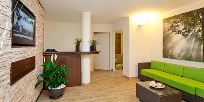 Familienhotel - Wellnessbereich - Mecklenburg-Vorpommern - Liegewiese mit Flat-TV - Familien- & Gesundheitshotel Villa Sano