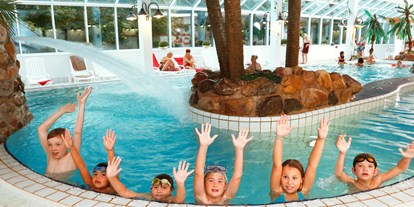 Familienhotel - Pools: Innenpool - Harz - Schwimmbad - Panoramic Hotel - Ihr Familien-Apartmenthotel