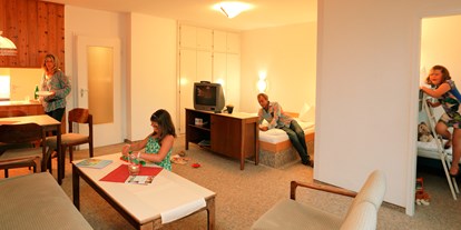 Familienhotel - Pools: Innenpool - Harz - Standard Apartment Typ B - Panoramic Hotel - Ihr Familien-Apartmenthotel