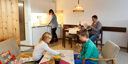 Familienhotel - Pools: Innenpool - Harz - Standard Apartment Typ A - Panoramic Hotel - Ihr Familien-Apartmenthotel