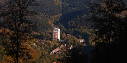 Familienhotel - Pools: Innenpool - Harz - Herbst Außenaufnahme - Panoramic Hotel - Ihr Familien-Apartmenthotel