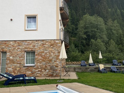 Familienhotel - Pools: Außenpool beheizt - Österreich - Habachklause Familien Bauernhof Resort